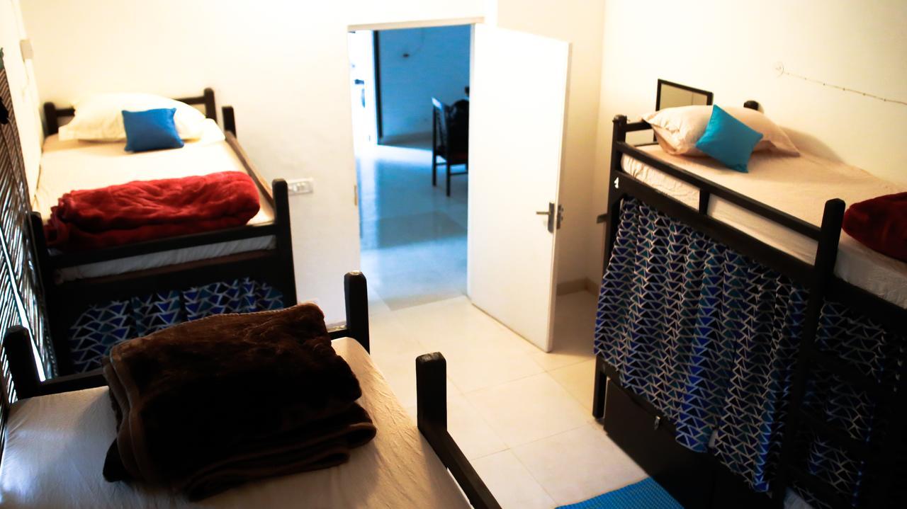 Roots Hostel Ню Делхи Екстериор снимка