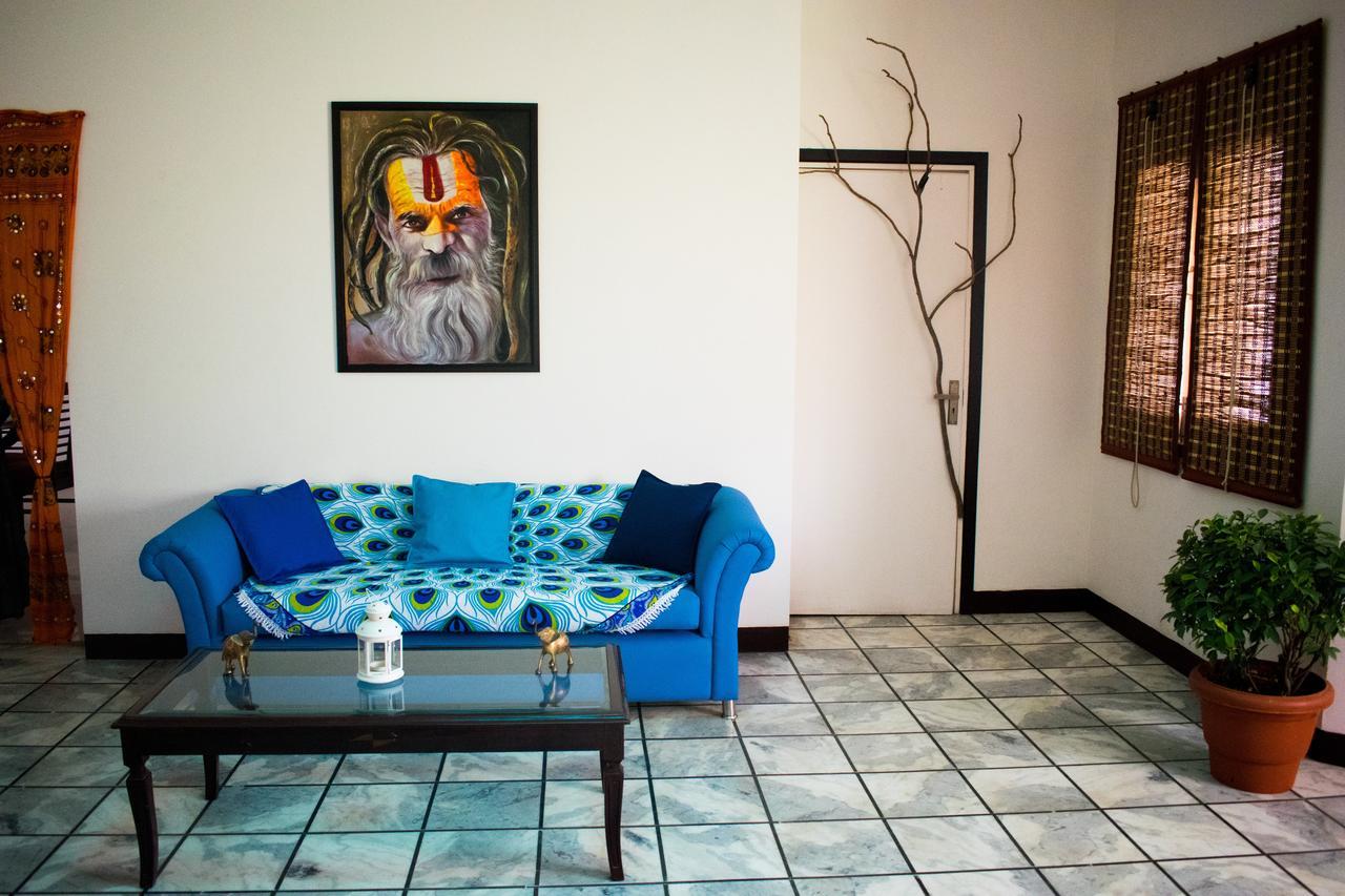 Roots Hostel Ню Делхи Екстериор снимка