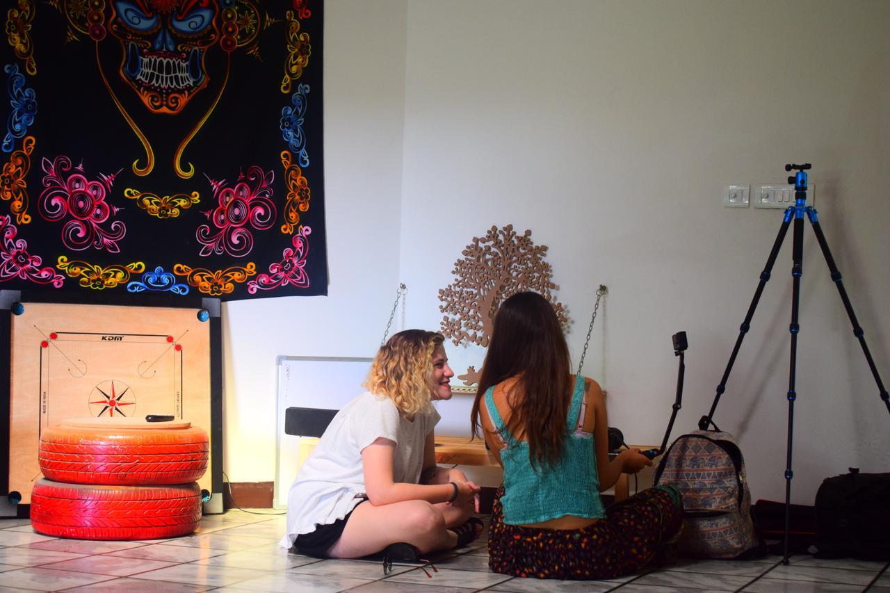 Roots Hostel Ню Делхи Екстериор снимка