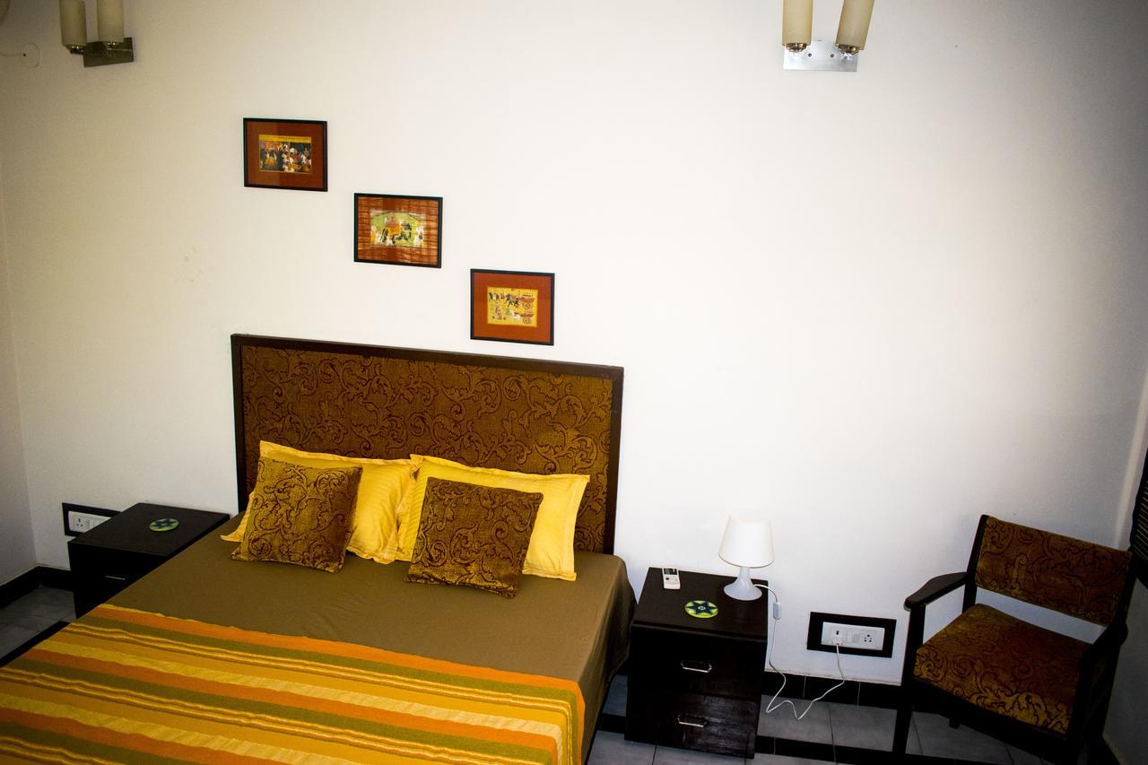 Roots Hostel Ню Делхи Екстериор снимка