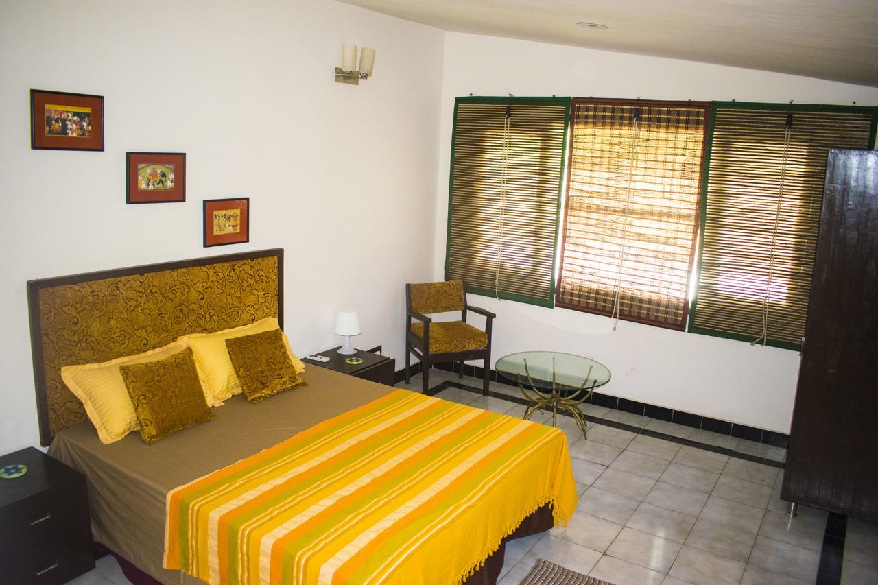 Roots Hostel Ню Делхи Екстериор снимка
