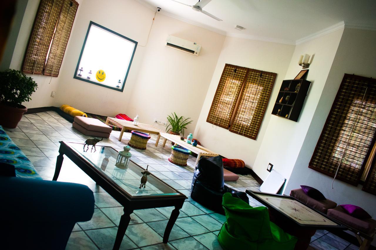 Roots Hostel Ню Делхи Екстериор снимка